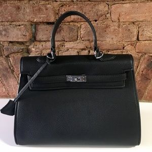 Chic leather bag